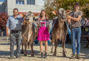 Championne OB und BS mit Braunviehknigin Kandidatin Janine Bartholet Plons 3